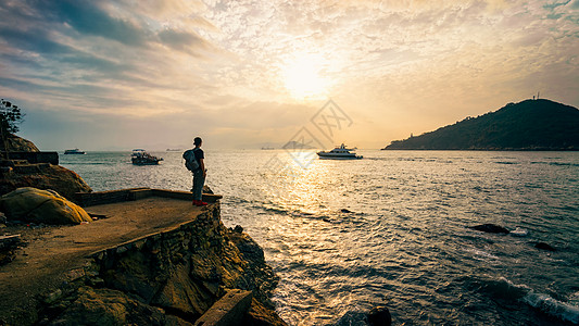 海边的男人海边眺望的人高清图片