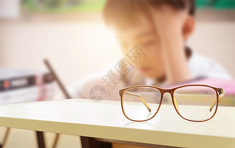 视力保护学习的学生设计图片