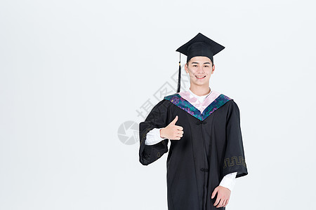 毕业季穿学士服的毕业大学生图片