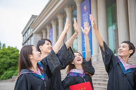 庆祝的大学生们图片