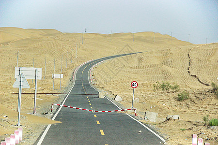 新疆沙漠公路新疆塔克拉玛干沙漠公路背景