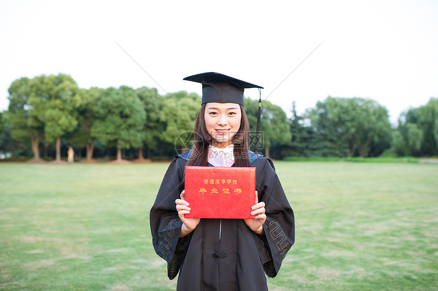 大学毕业生庆祝毕业图片