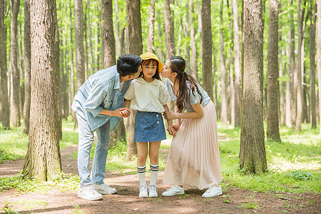森林里打坐图片