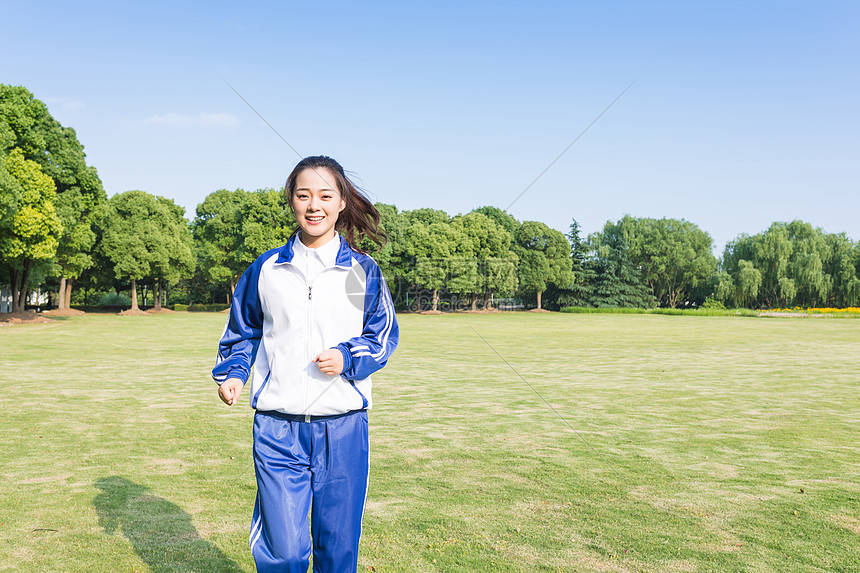 青春女学生草坪写真高清图片下载 正版图片 摄图网 青春女学生草坪写真高清图片下载 正版图片 摄图网