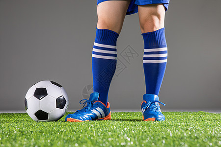 足球运动员世界杯脚步特写足球场地背景图片