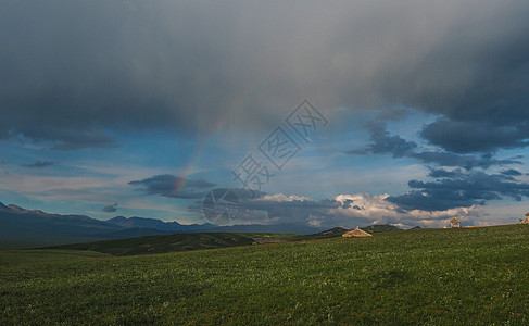 草原游巴音布鲁克彩虹背景