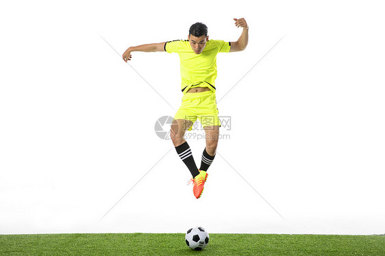 足球动作图片
