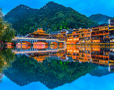 东方明珠夜景凤凰古城背景