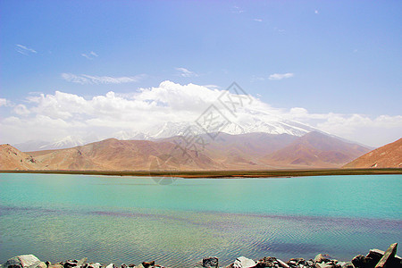 新疆帕米尔高原的卡拉库里湖图片