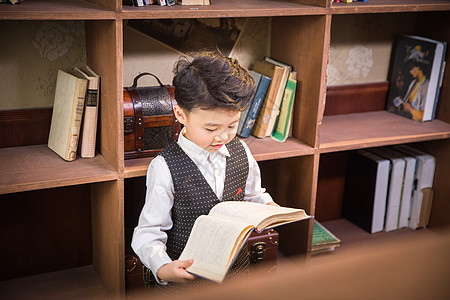 爱看书的孩子图片