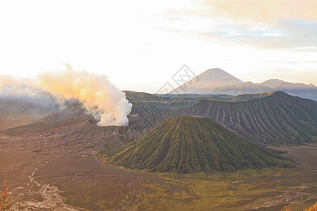 印度尼西亚日惹活火山图片