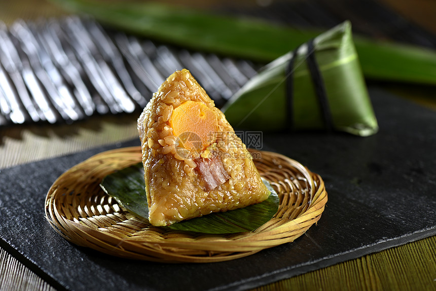 端午节蛋黄肉粽图片