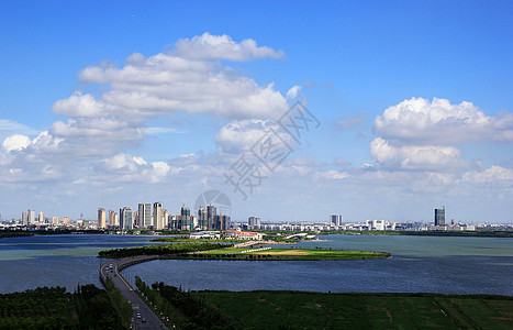 桥城水天一色昆承湖背景