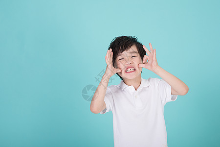调皮淘气的小男孩儿童形象图片素材
