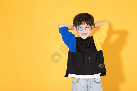 戴眼镜的儿童小男孩童年活泼图片