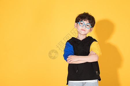 戴眼镜的儿童小男孩童年活泼图片