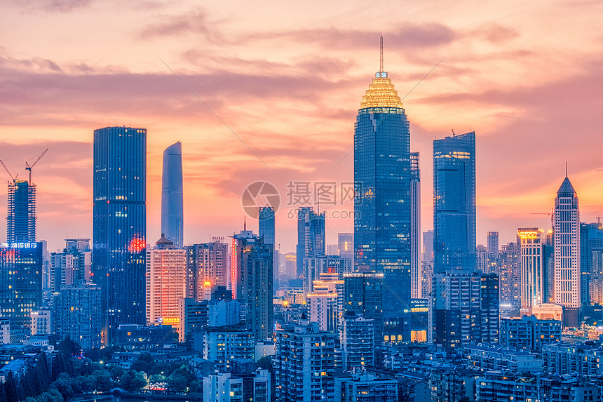 夕阳晚霞的武汉城市夜景图片