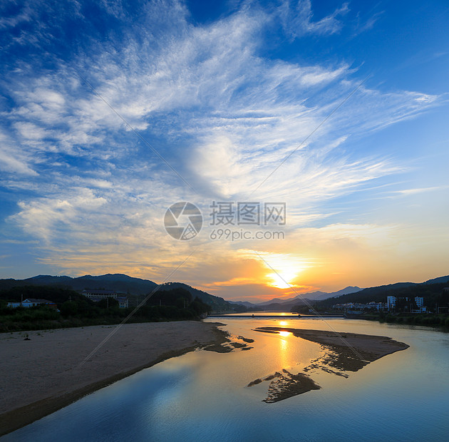 天柱山下潜山河夕照图片