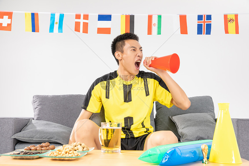 球迷热议足球录像回放对比赛节奏的影响与改进空间