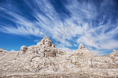 茶卡盐湖的大型盐雕图片