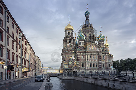 教堂河边摄影：俄罗斯圣彼得堡的经典建筑之美图片