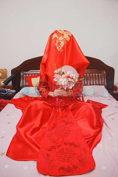 红头盖的中式新娘图片