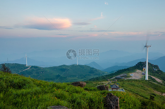 东白山山顶风电场图片