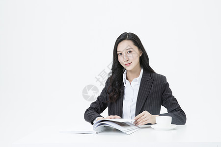 商务女性休闲看书背景图片