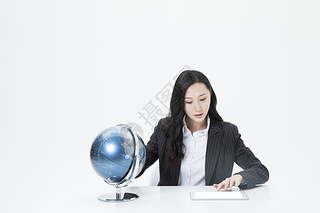 商务女性全球互联网网络图片