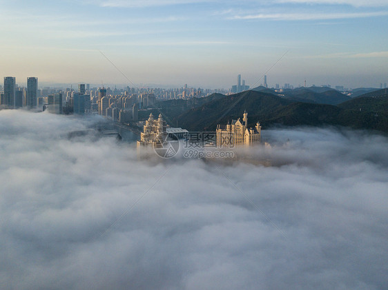 航拍平流雾图片