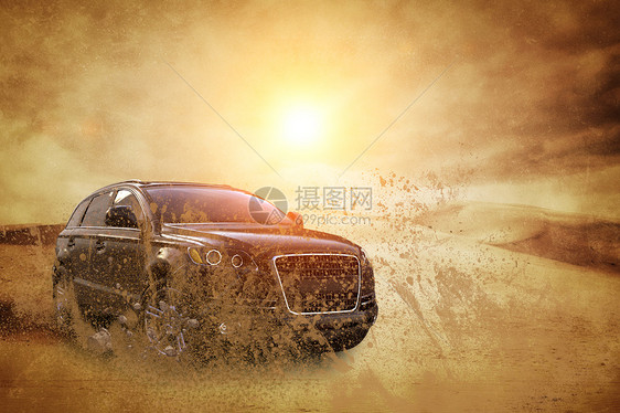沙漠行驶的汽车图片