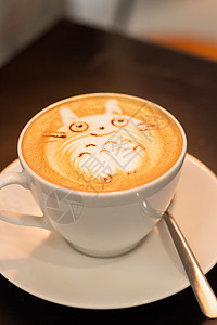 卡布奇诺猫一杯咖啡龙猫拉花静物图背景