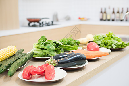 餐边柜餐柜上的新鲜蔬菜背景