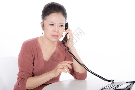 老年女性接电话哭泣图片