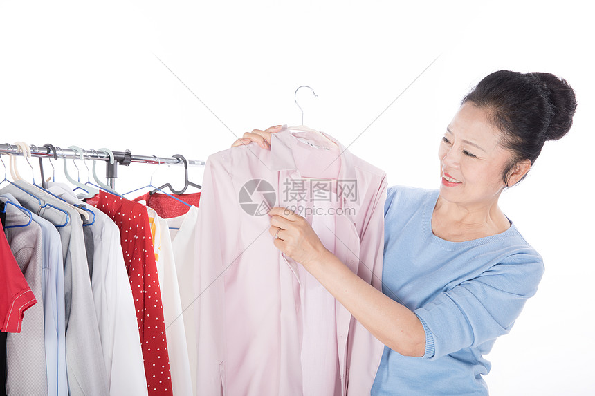 老年人买衣服图片