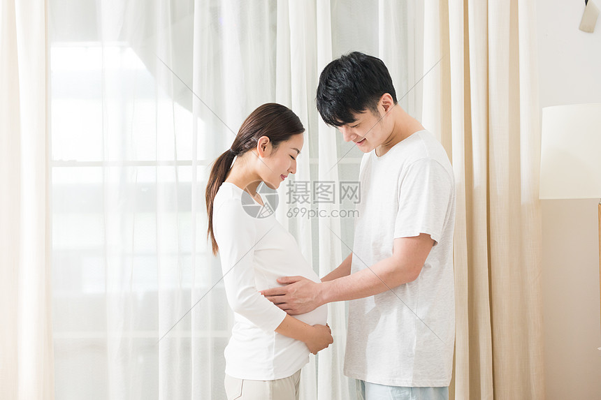 夫妻孕妇呵护图片