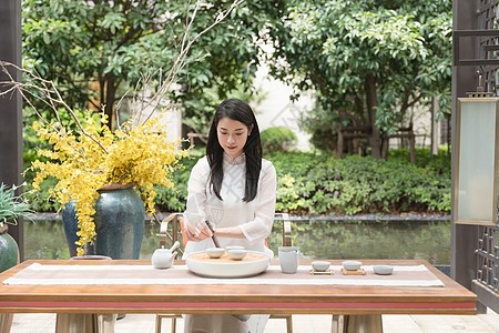 茶艺女性美女喝奶茶高清图片