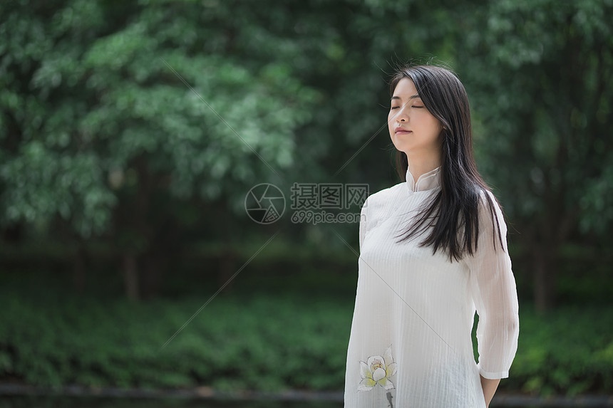 古风禅服女性图片