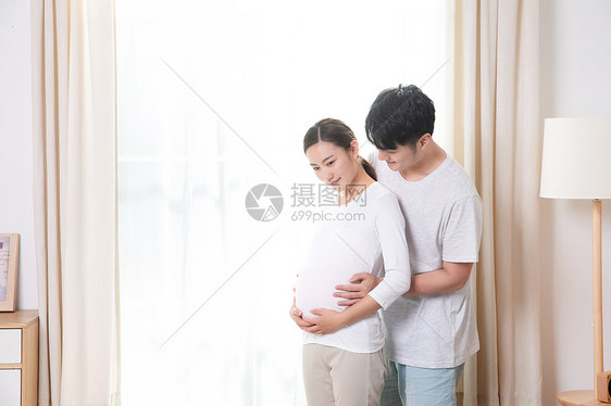 夫妻孕妇呵护图片