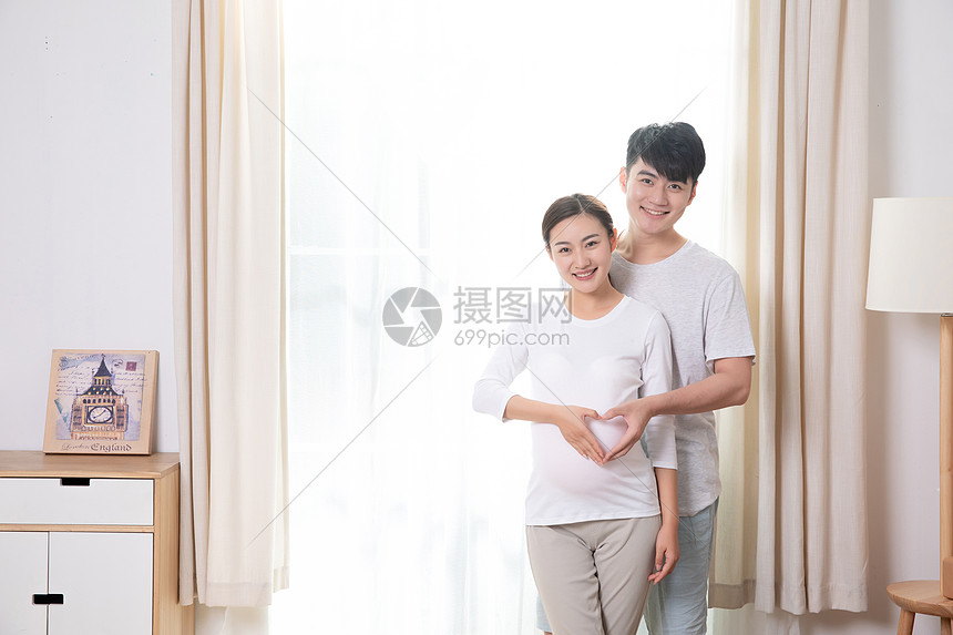 夫妻孕妇呵护图片