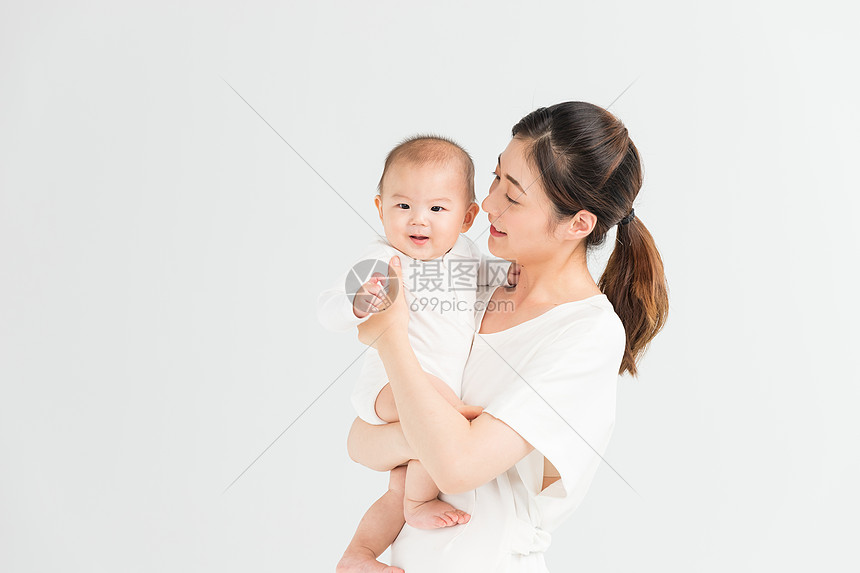 母婴妈妈抱着宝宝图片
