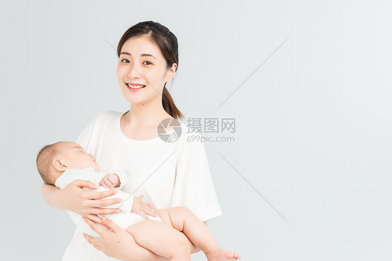 母婴妈妈抱着宝宝睡觉图片