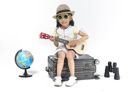 快乐女孩出行女孩带着吉他准备周游世界背景