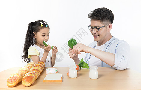 爸爸和女儿吃早餐图片