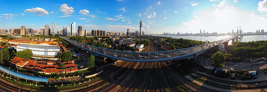 横跨铁路的武汉二七长江大桥全景长片图片