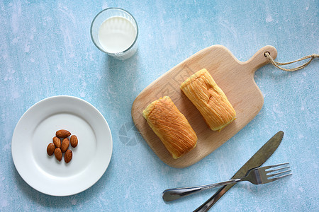 早餐营养品面包与牛奶高清图片