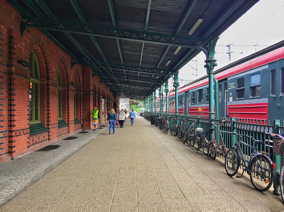 波兰乡村小火车站图片