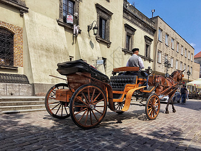 波兰首都华沙老城游览马车背景图片