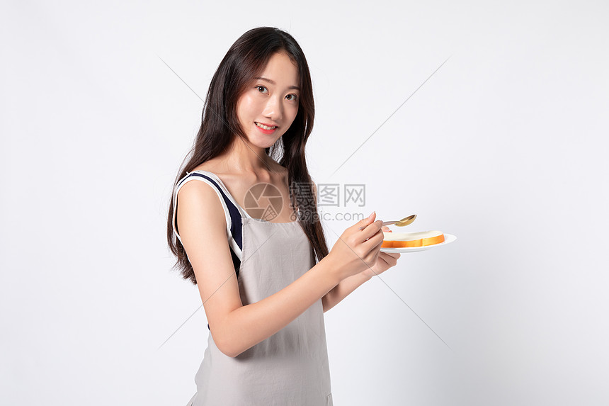 年轻女性烹饪做饭图片