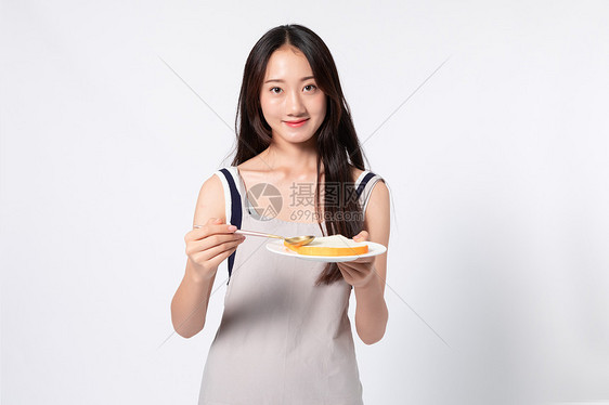 年轻女性烹饪做饭图片